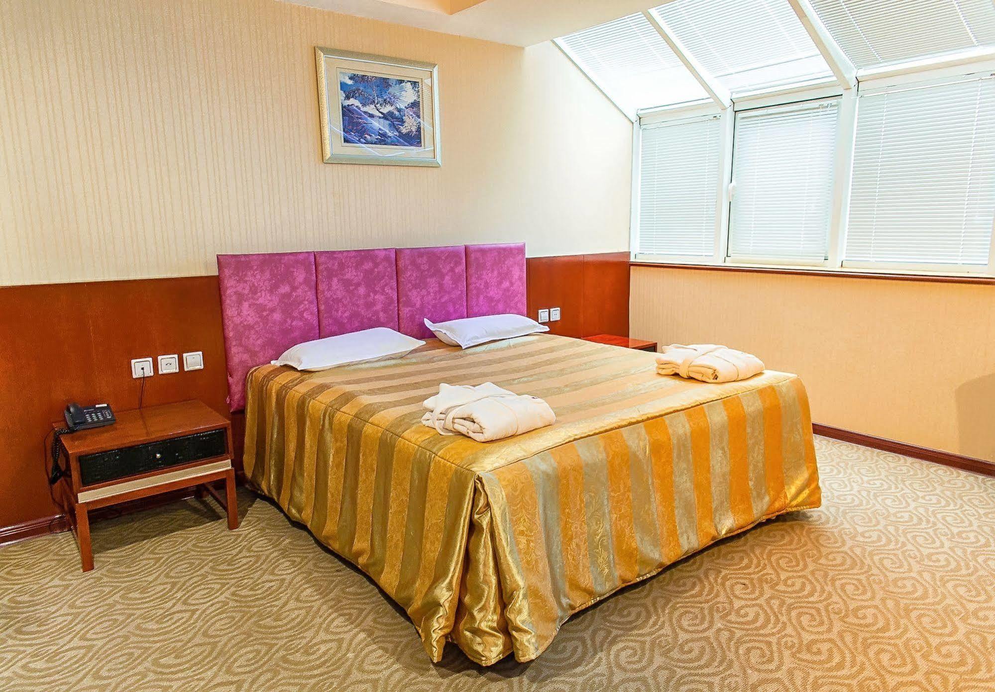 Renion Residence Hotel アルマトイ エクステリア 写真